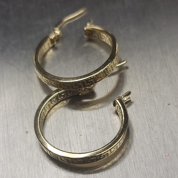 no brand Jewelry - 18K hoop earrings(sold)